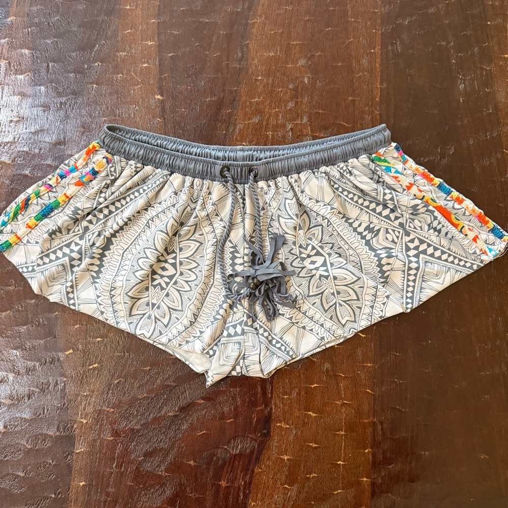 Rip Curl Patterned Pull Up Shorts with Gray and Multicolor Accents